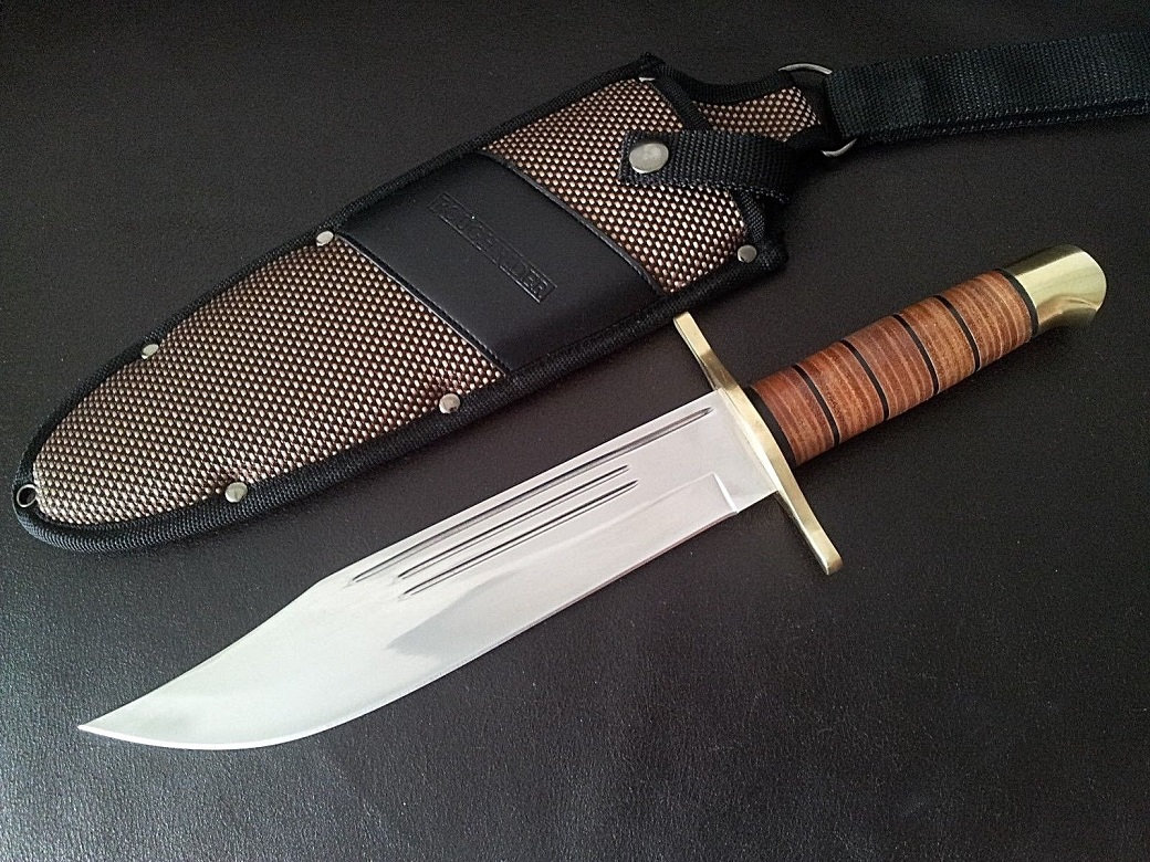 Bellissimo Coltello da caccia Bowie in pelle impilata Rough Rider RR1718