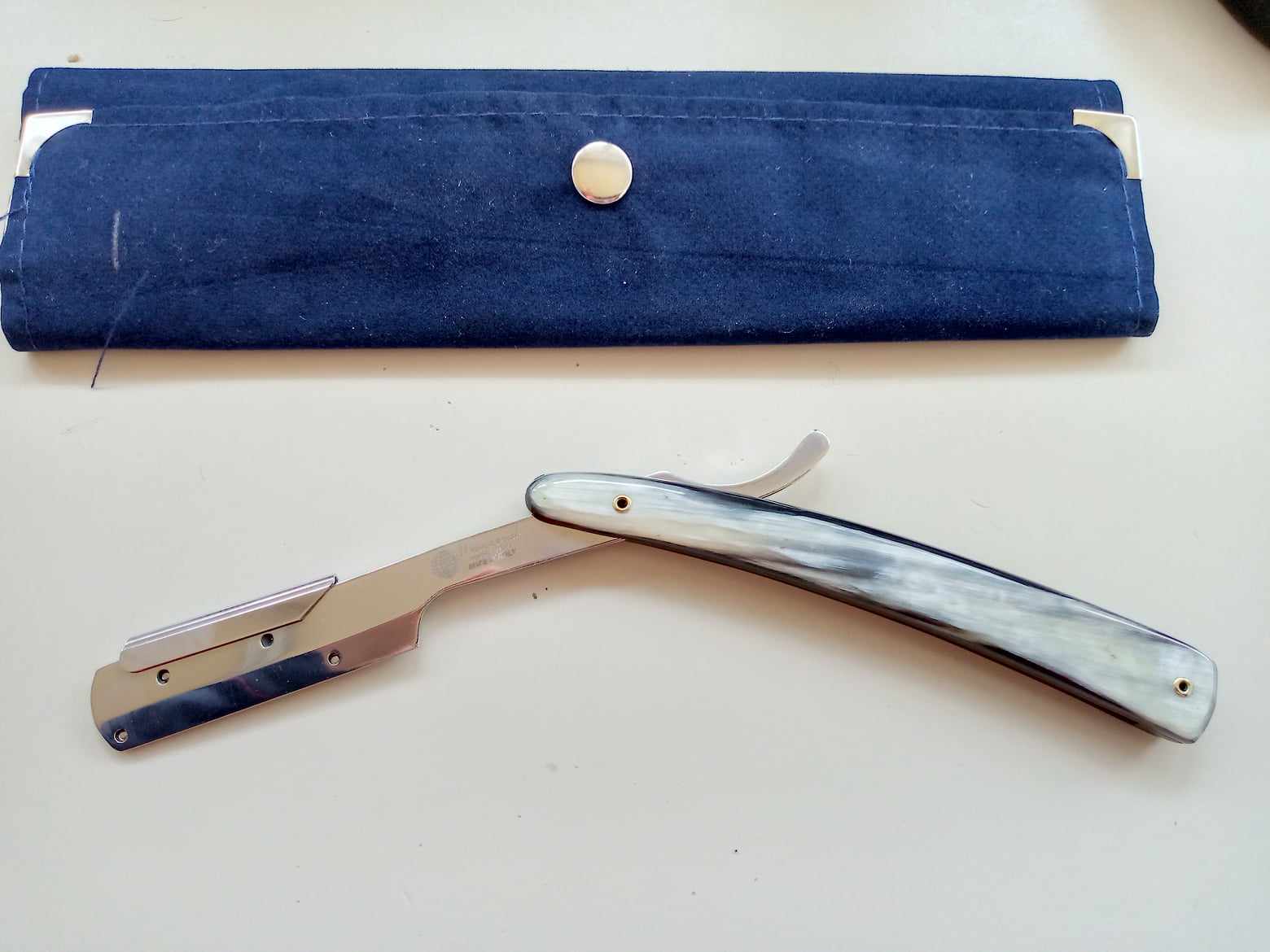 Rasoio mezza lama inox manico in corno 1149/001